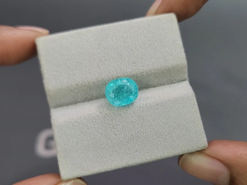 Неоново-голубой турмалин Параиба в огранке кушон 3,30 карат, Мозамбик Изображение №4