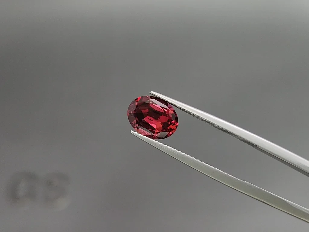 Гранат родолит в огранке овал 2,14 карат, Мадагаскар Изображение №3