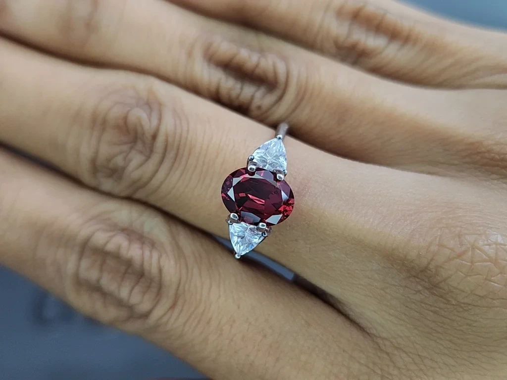 Гранат родолит в огранке овал 2,14 карат, Мадагаскар Изображение №5