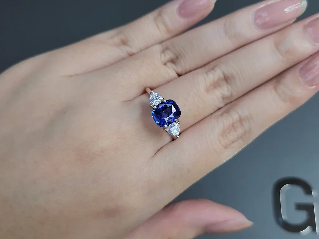 Негретый сапфир Royal Blue в огранке кушон 3,09 карата, Шри-Ланка Изображение №5