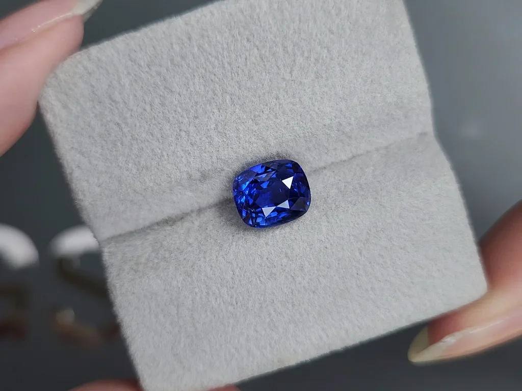 Негретый сапфир Royal Blue в огранке кушон 3,09 карата, Шри-Ланка Изображение №4