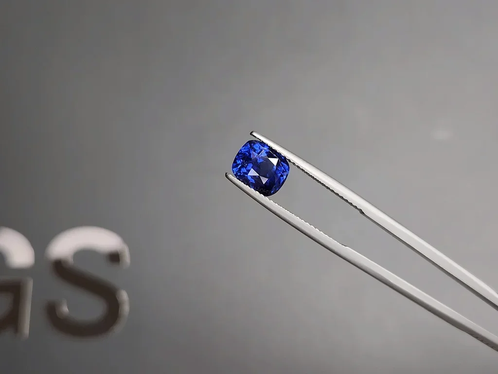 Негретый сапфир Royal Blue в огранке кушон 3,09 карата, Шри-Ланка Изображение №3