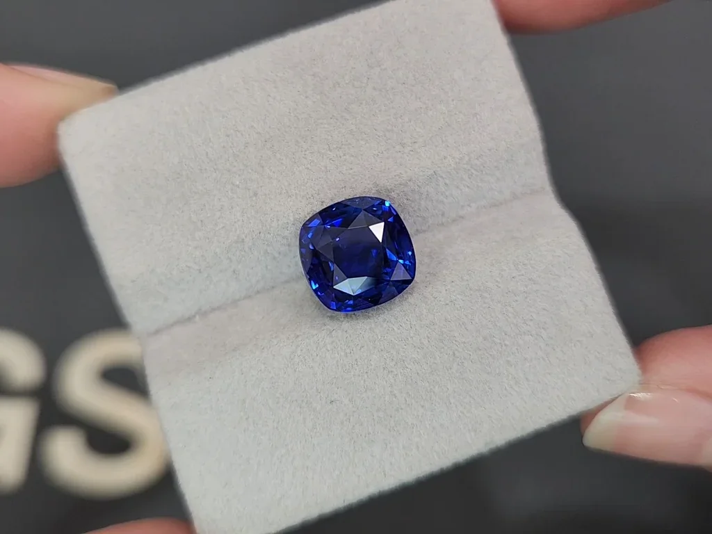 Негретый сапфир Royal Blue в огранке кушон 7,09 карата, Мадагаскар Изображение №4
