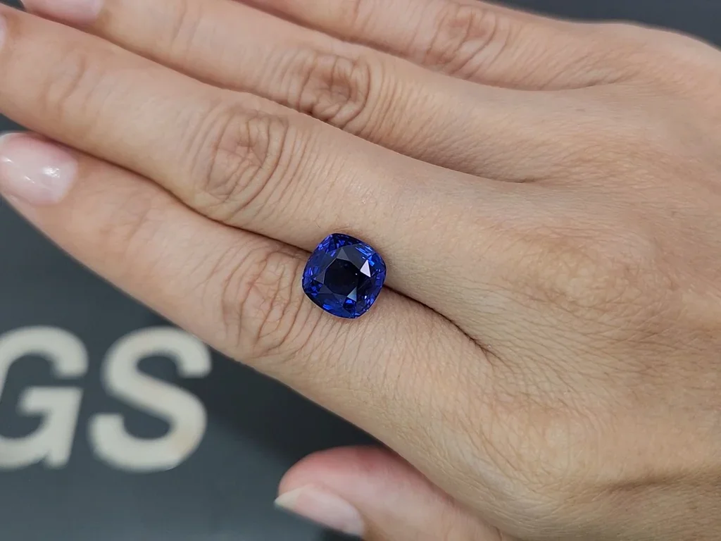 Негретый сапфир Royal Blue в огранке кушон 7,09 карата, Мадагаскар Изображение №2