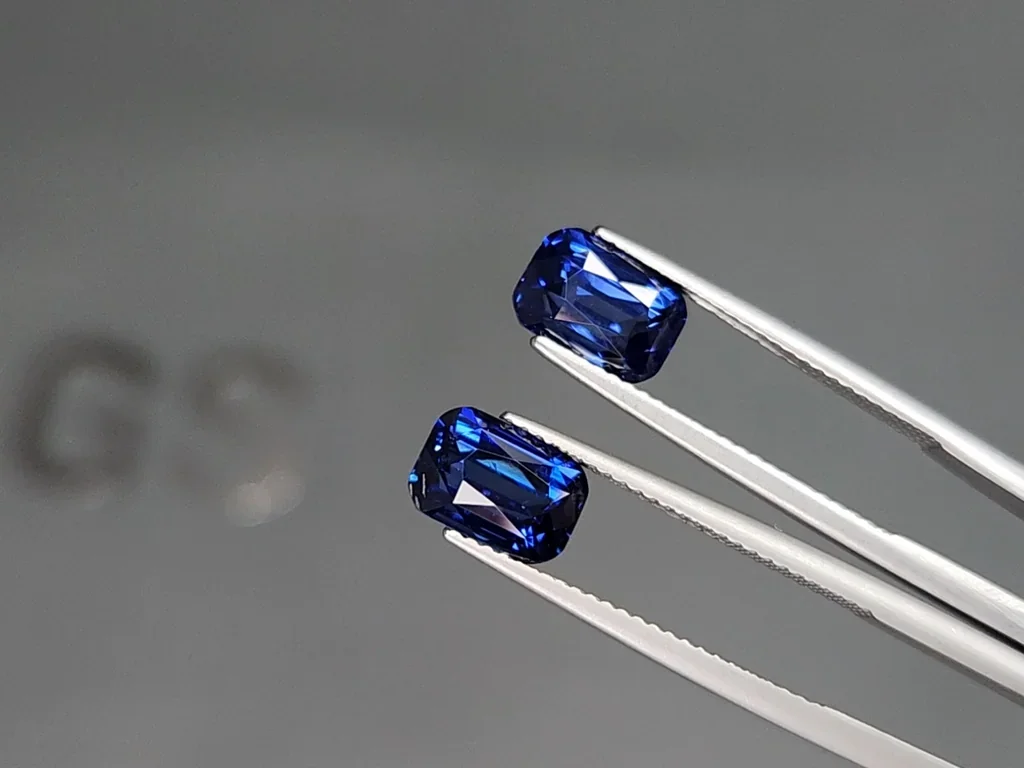 Пара сапфиров Royal Blue в огранке кушон 5,40 карат, Шри-Ланка Изображение №3