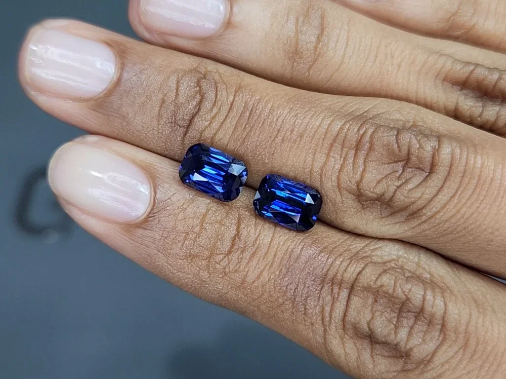 Пара сапфиров Royal Blue в огранке кушон 5,40 карат, Шри-Ланка Изображение №2