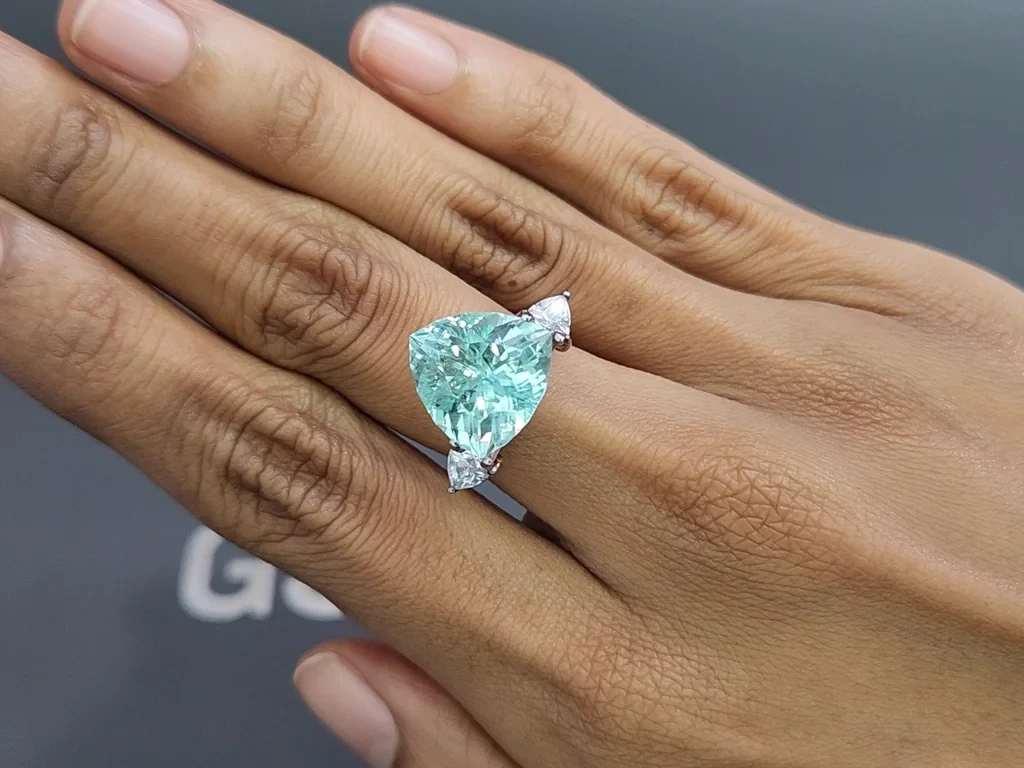 Зеленый турмалин Параиба в огранке триллион 8,51 карат, Мозамбик Изображение №5