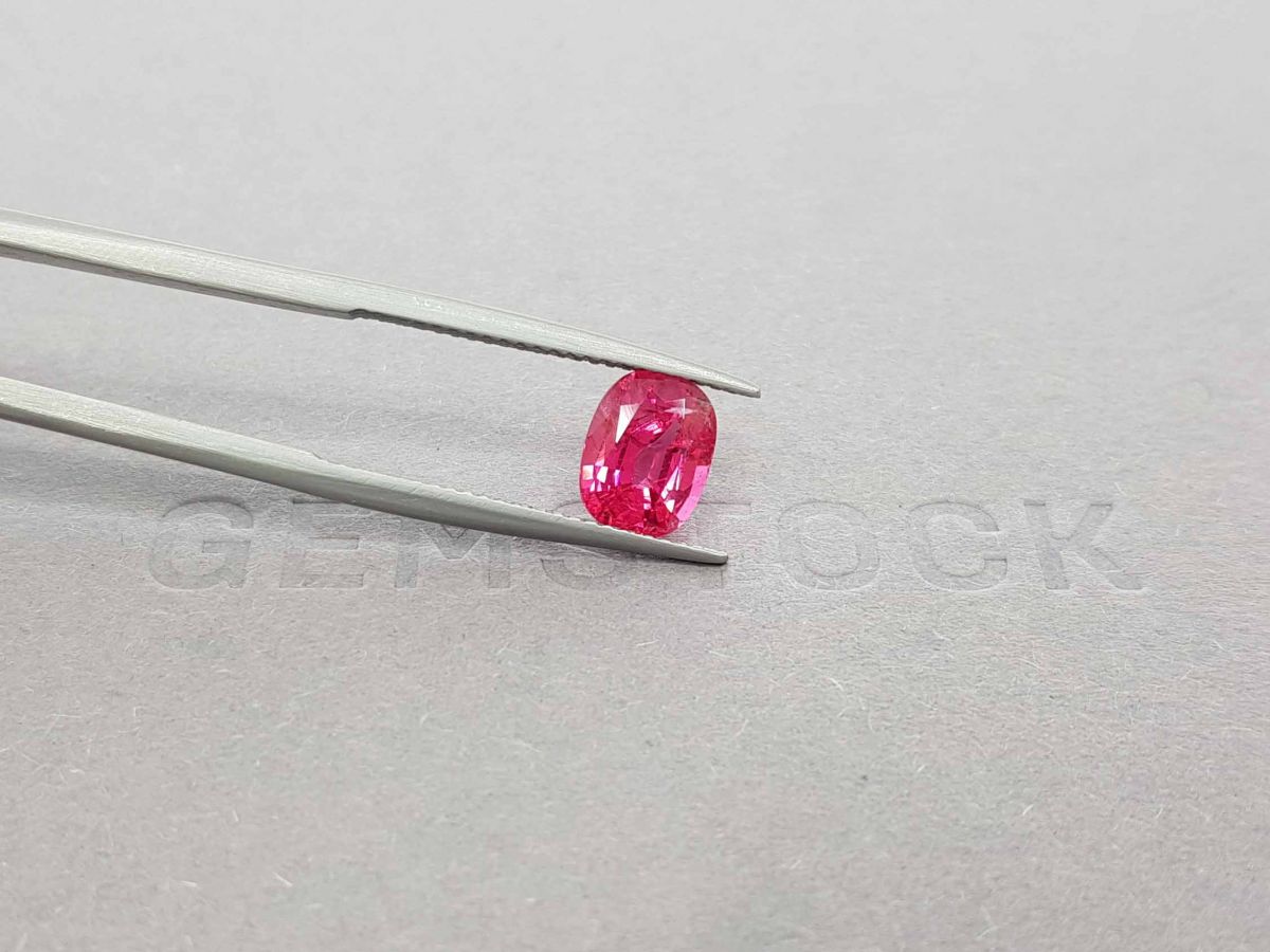 Яркая розовато-красная шпинель Махенге 1,70 карат, GFCO фото №4