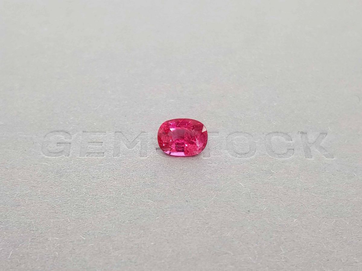 Яркая розовато-красная шпинель Махенге 1,70 карат, GFCO фото №1