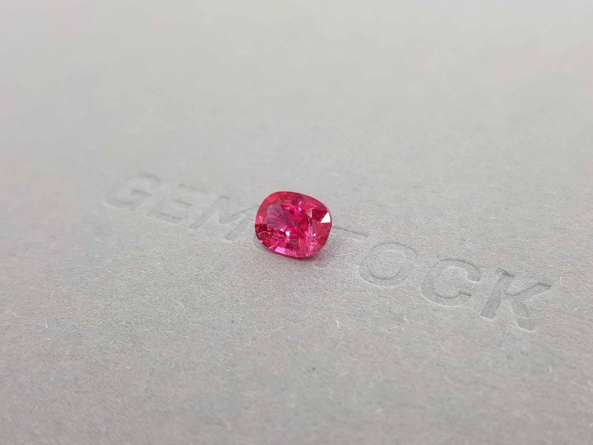 Яркая розовато-красная шпинель Махенге 1,70 карат, GFCO фото №2