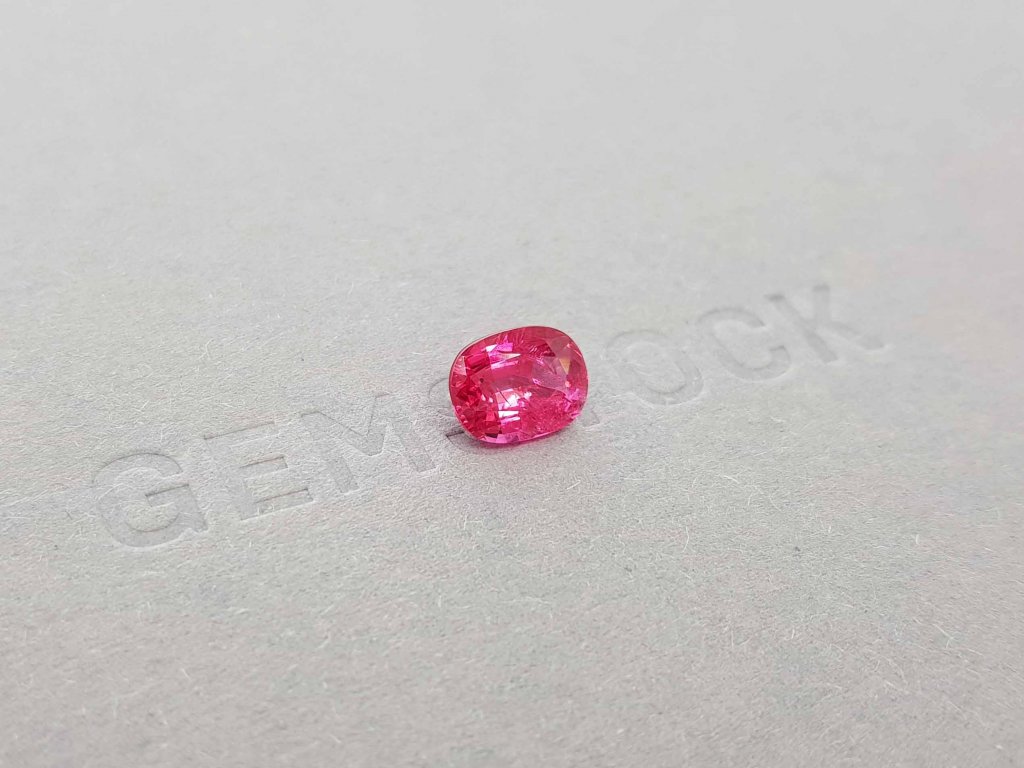 Яркая розовато-красная шпинель Махенге 1,70 карат, GFCO Изображение №3
