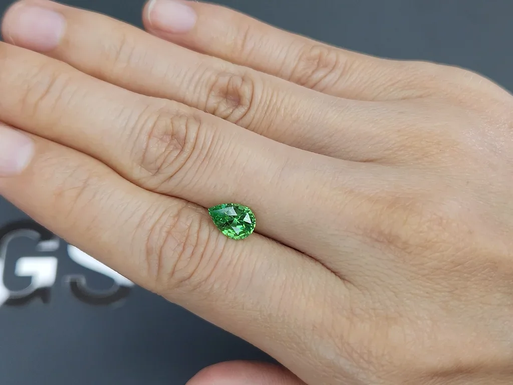 Гранат цаворит Intense Green в огранке груша 1,50 карата, Танзания  Изображение №2