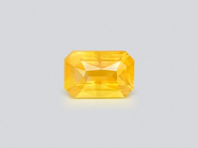 Сапфир Intense Yellow с эффектом шелка в огранке радиант 2,50 карата, Шри-Ланка photo