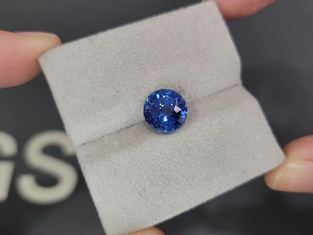 Синий сапфир Cornflower Blue в огранке круг 4,14 карат, Шри-Ланка Изображение №4