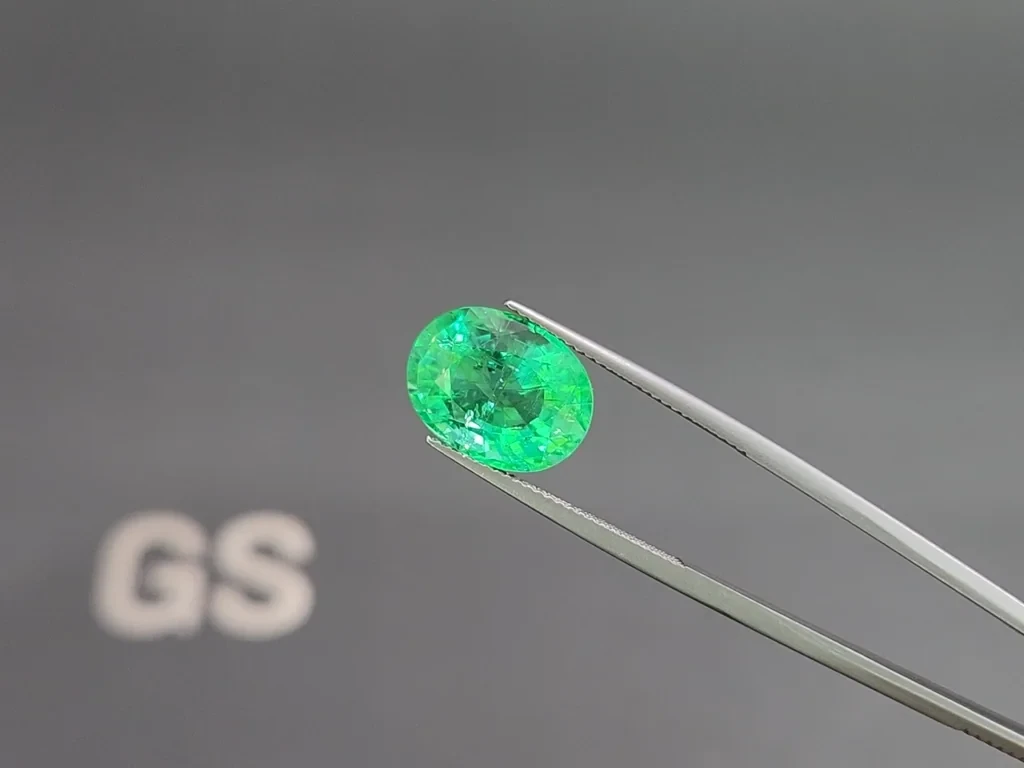 Неоново-зеленый турмалин Параиба в огранке овал 7,55 карат, Мозамбик Изображение №3