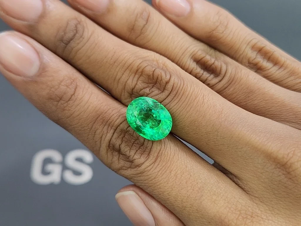 Неоново-зеленый турмалин Параиба в огранке овал 7,55 карат, Мозамбик Изображение №2