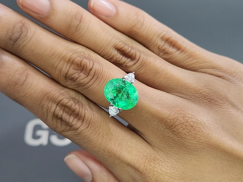 Неоново-зеленый турмалин Параиба в огранке овал 7,55 карат, Мозамбик Изображение №5